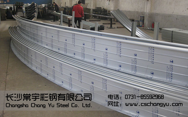 鋁鎂錳屋面板對(duì)Z型鋼連續(xù)檁條的約束作用