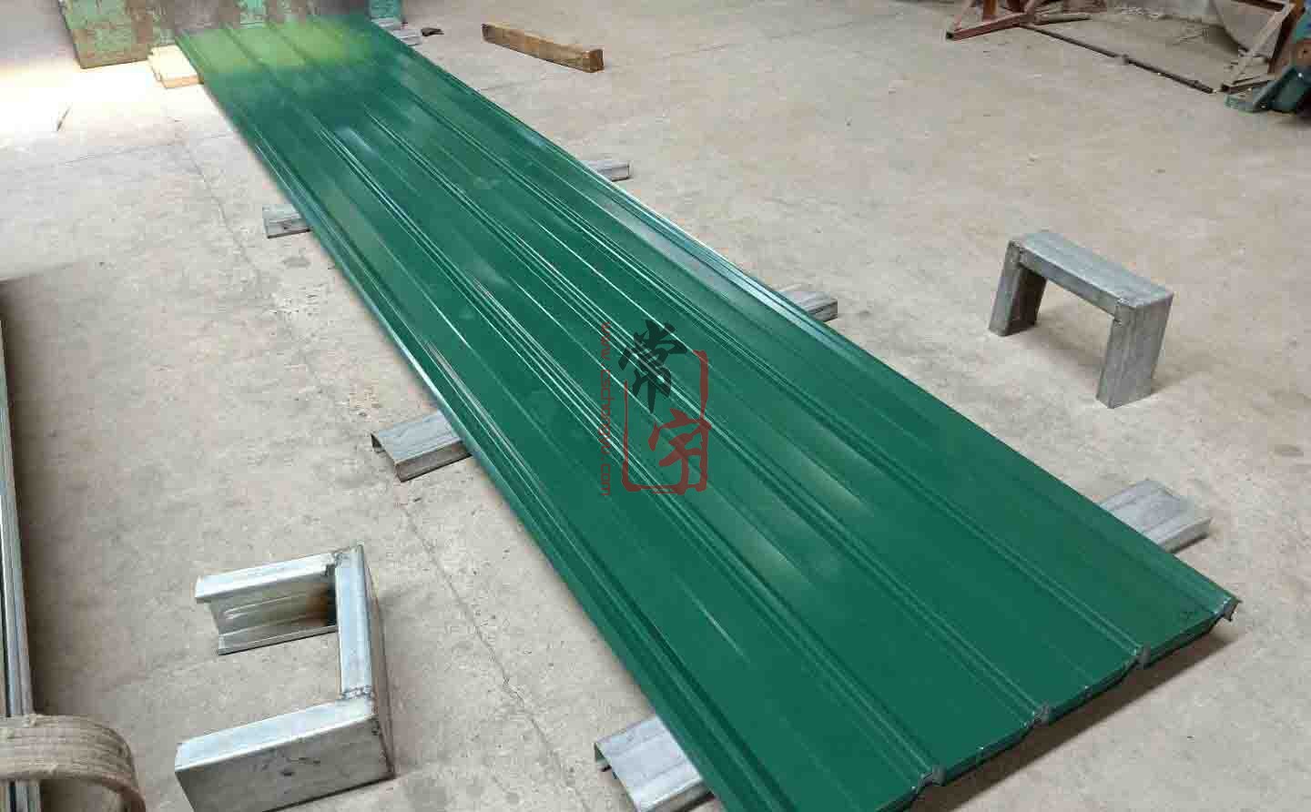 820型搭接式彩鋼瓦0.5軍綠