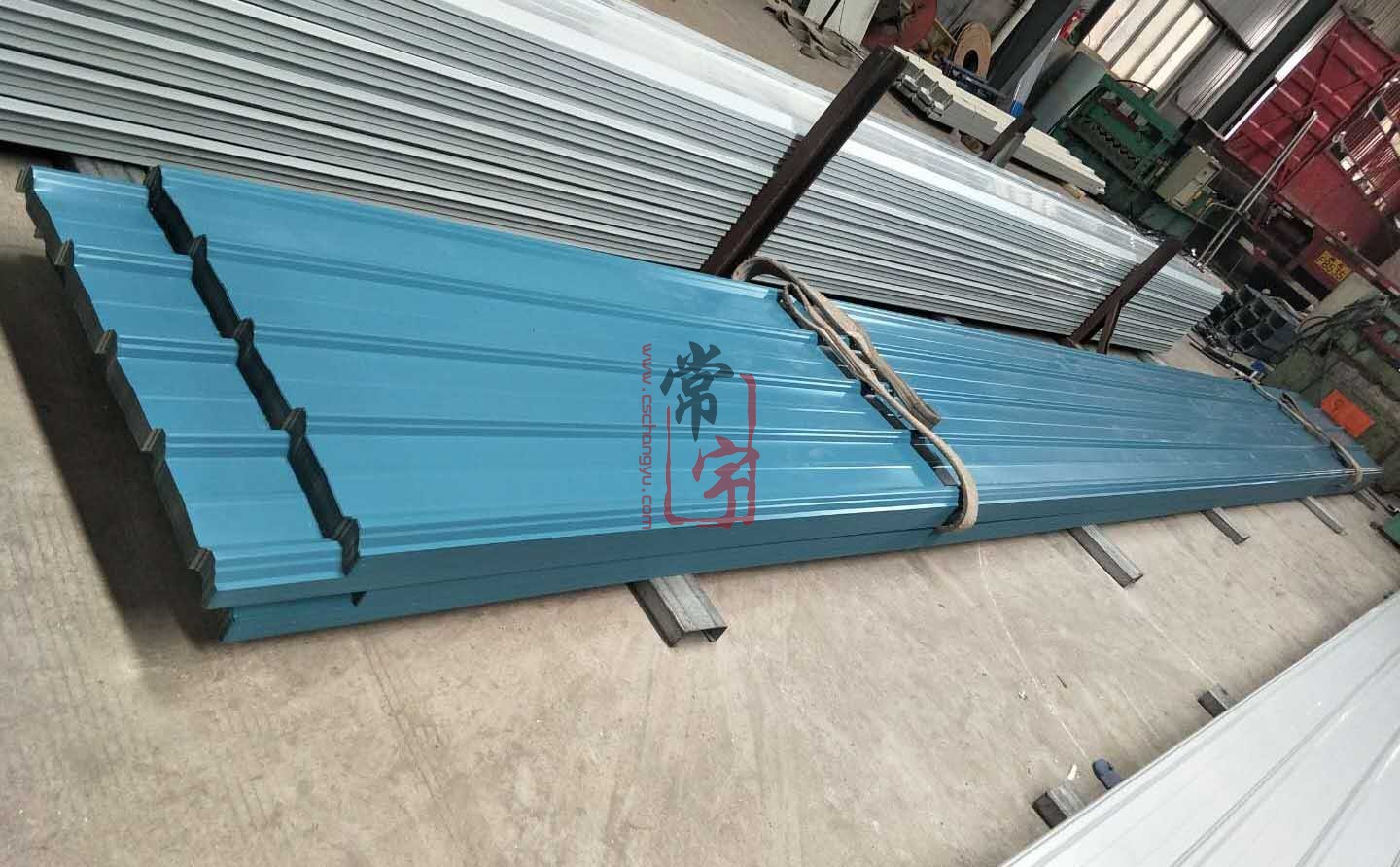 820搭接式彩鋼瓦0.5寶鋼瓷藍